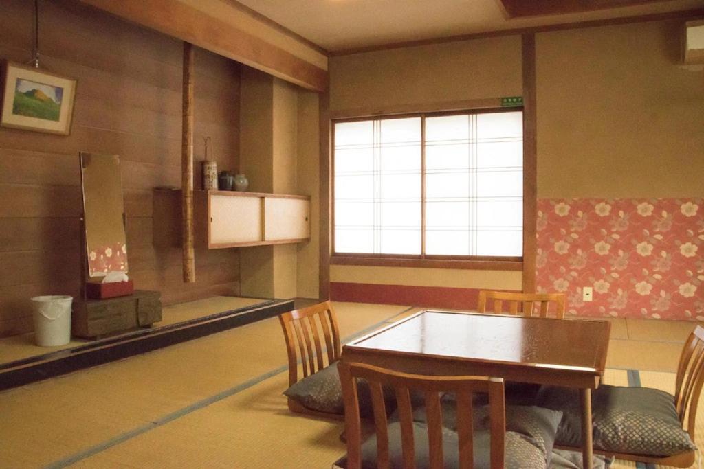 Nozaru Onsen Hostel Yamanouchi  Zimmer foto
